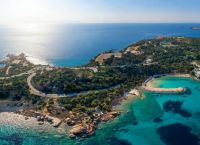 Τουρισμός: «Απόβαση» 13,5 εκατ. ξένων και €8,8 δισ. στα ταμεία – Το καμπανάκι πίσω από το νέο ρεκόρ