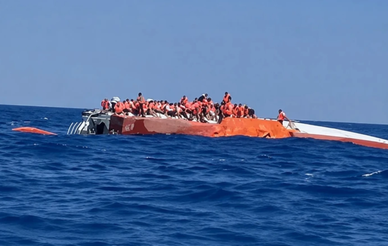 Ναυάγιο στην Κερύνεια: Συνελήφθη ο καπετάνιος και 7 μέλη του πληρώματος