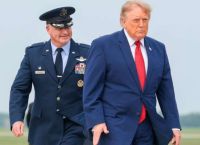 Πόσο αντέχει το USS Abraham Lincoln; 260 ημέρες στη θάλασσα και συναγερμός για τα πληρώματα