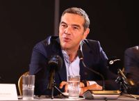 Ο Τσίπρας «καρφώνει» Μητσοτάκη από Θεσσαλονίκη: «Είδαμε τι έπαθε με τον Κωνσταντέλια»