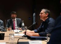 Τσίπρας σηκώνει το γάντι της ΝΔ: “Καμία εξαγγελία χωρίς λεφτά” – Η κόντρα για φόρους και παροχές