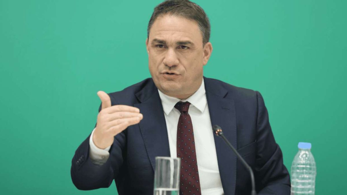 ΠΑΣΟΚ κατά Μαρινάκη: «Λεηλάτησαν τους επαγγελματίες και τώρα τους μοιράζουν καθρεφτάκια»