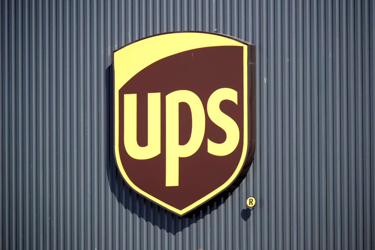 UPS: «Κόβει» την Amazon και κυνηγά πιο κερδοφόρες παραδόσεις – Το μεγάλο στοίχημα των 3 δισ. δολαρίων