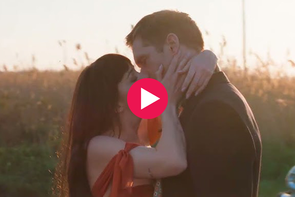 Dakota Johnson και Alexander Skarsgård στη νέα hot καμπάνια του οίκου Valentino
