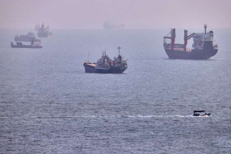 Ο Τραμπ λέει ότι «ελέγχει» το Ορμούζ – Τα δεξαμενόπλοια δείχνουν άλλη πραγματικότητα