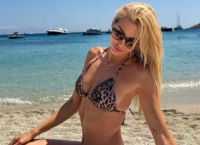 Βάλια Χατζηθεοδώρου: Διακοπές στη Μύκονο με μαγιό – Οι πόζες της στη θάλασσα που μαγνήτισαν τα βλέμματα