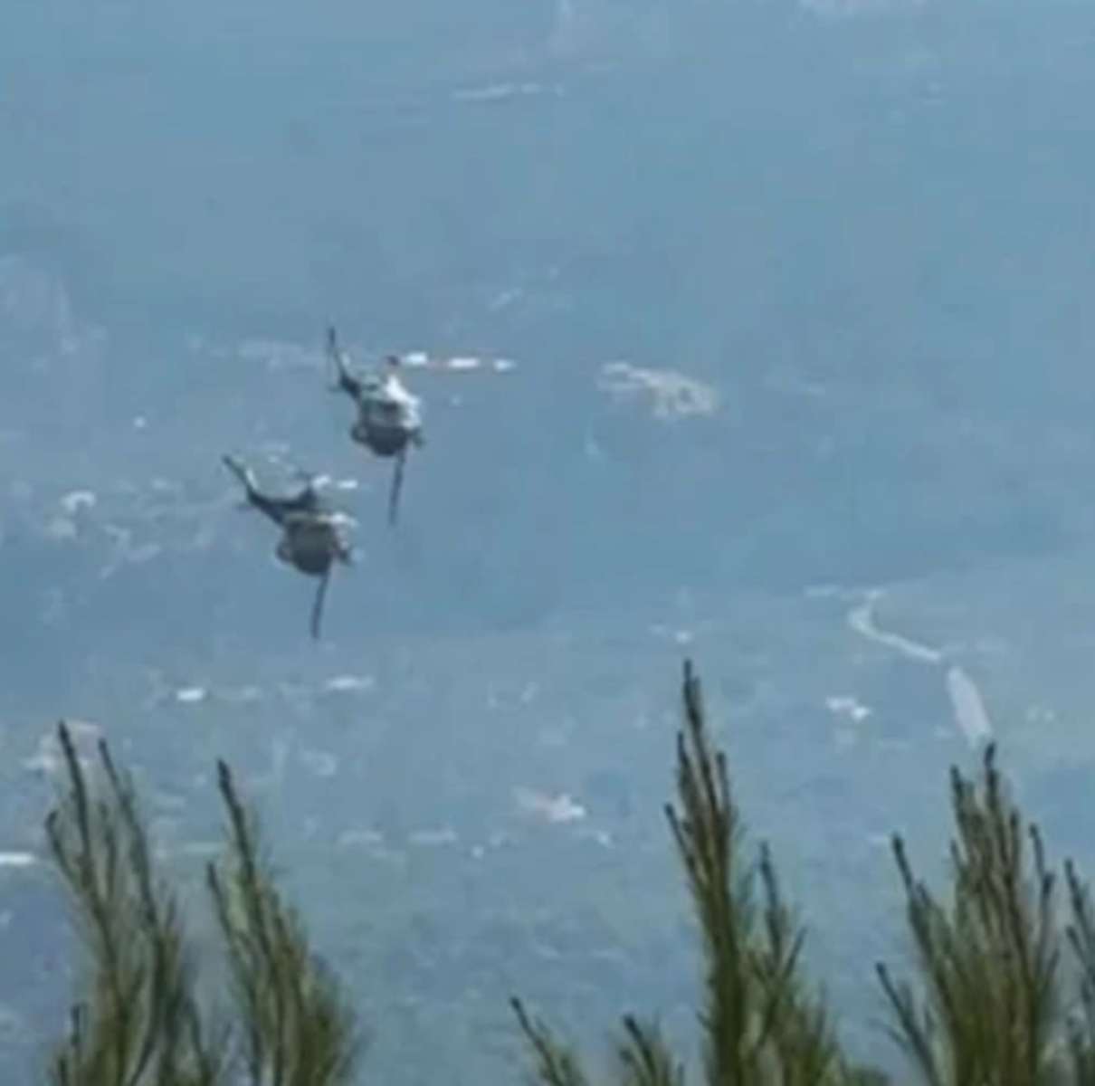 Φωτιά στην Ψάθα: Γιατί συγκρούστηκαν τα δύο πυροσβεστικά Bell – Οι πρώτες εκτιμήσεις [vid]