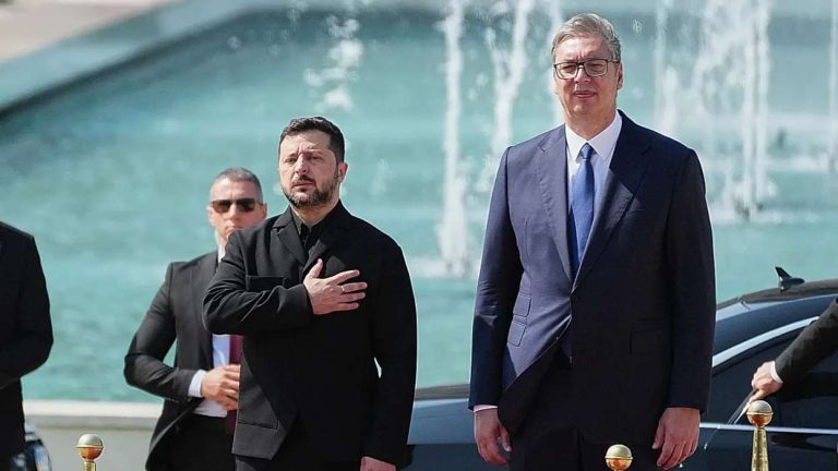 Αιφνιδιάζει η πρώτη επίσκεψη Ζελένσκι στη Σερβία: Οργή στην Πρίστινα για τις δηλώσεις του για το Κόσοβο
