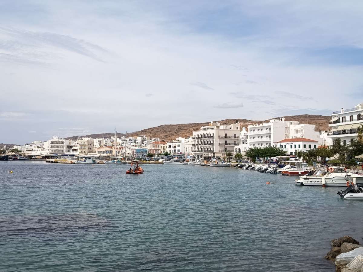 Αποκαλόκαιρο στην Τήνο της τέχνης και του πολιτισμού, αλλά και της έλλειψης γιατρών