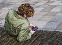 ChatGPT for Teens: Η OpenAI βάζει «φρένο» σε έτοιμες απαντήσεις και συναισθηματικούς δεσμούς