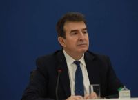 Χρυσοχοΐδης: «Βραχιολάκι» στους δράστες ενδοοικογενειακής βίας – Τέλος στην απαγόρευση στα χαρτιά