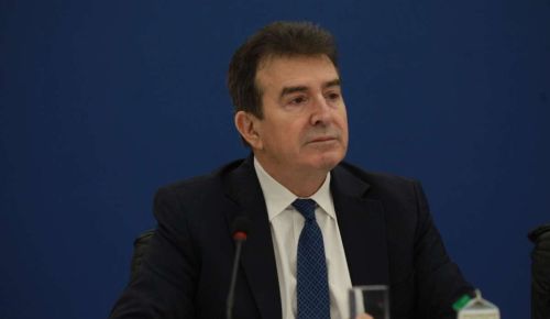 Χρυσοχοΐδης: «Βραχιολάκι» στους δράστες ενδοοικογενειακής βίας – Τέλος στην απαγόρευση στα χαρτιά