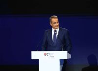 Mitsotakis at TIF: Power Bills Down 30%, “My Home 3”, €500 for Public Workers and a New Child Savings Plan