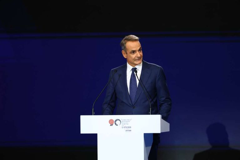 Mitsotakis at TIF: Power Bills Down 30%, “My Home 3”, €500 for Public Workers and a New Child Savings Plan