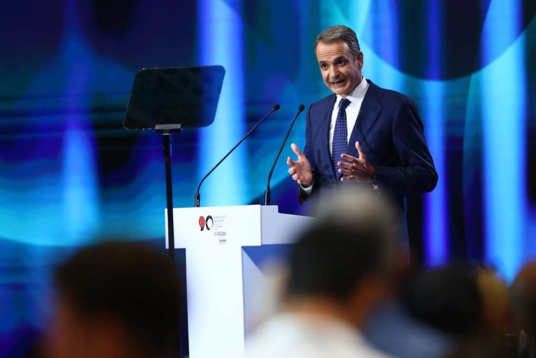 Η μάχη των €1.000: Ο Μητσοτάκης αλλάζει το γήπεδο από την ακρίβεια στο εισόδημα