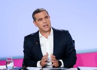 Τσίπρας χωρίς πήχη στη ΔΕΘ: «Στόχος να ηττηθεί στρατηγικά ο Μητσοτάκης» – Ανοιχτές οι συνεργασίες
