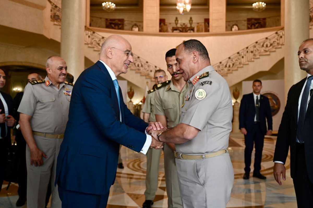 Δένδιας Κάιρο:Η Αίγυπτος «κλειδώνει» στον άξονα Αθήνας–Λευκωσίας–Άμυνα, Ανατολική Μεσόγειος και νέα ισορροπία