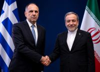 Η Αθήνα ανοίγει δίαυλο με την Τεχεράνη:Το μήνυμα Γεραπετρίτη στον Αραγτσί και το ελληνικό στοίχημα στο Hormuz