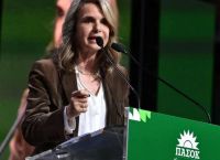 Αποστολάκη: «7 χρόνια κάλυπταν funds και servicers – Τώρα ανακάλυψαν την προστασία των δανειοληπτών»