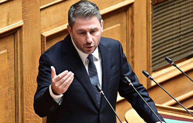 Ανδρουλάκης «πυροβολεί» Τσίπρα και Μητσοτάκη: «Ίδιες εργοστασιακές ρυθμίσεις»