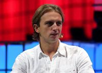 Revolut: Το σχέδιο Στορόνσκι για παγκόσμια τράπεζα σχεδόν μηδενικού ρίσκου