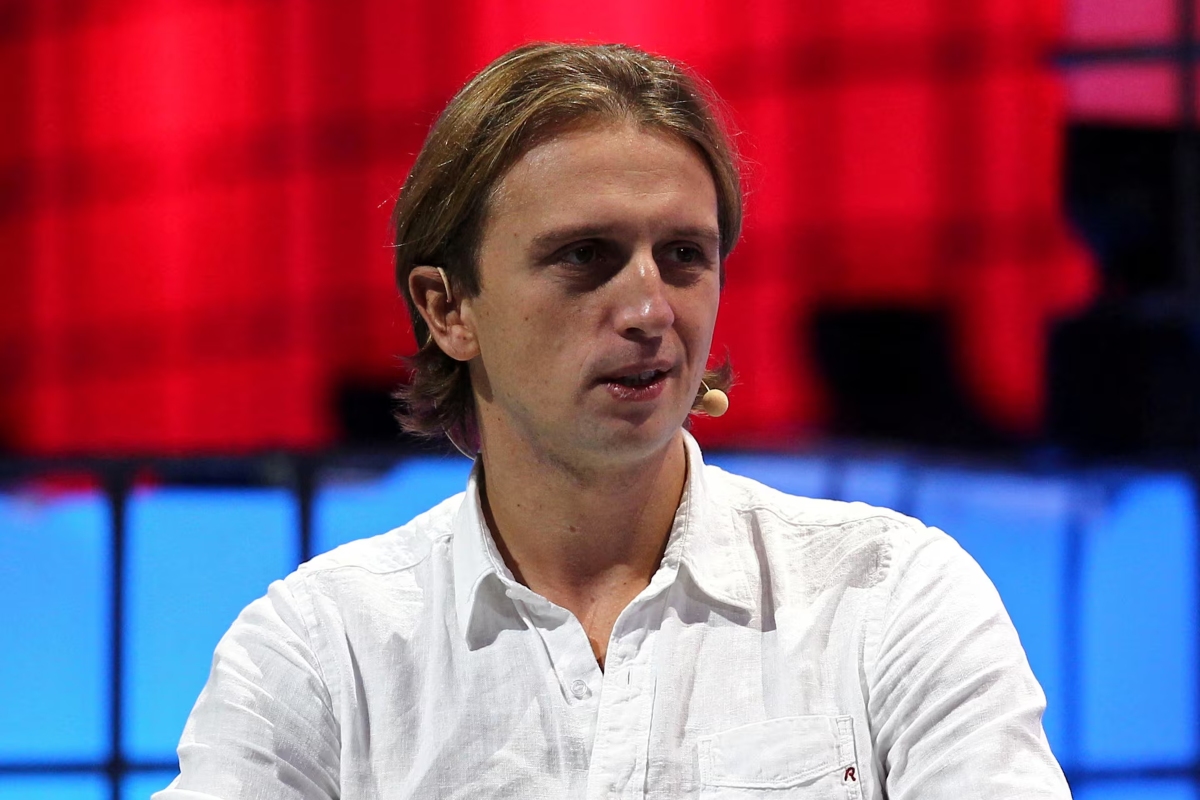Revolut: Το σχέδιο Στορόνσκι για παγκόσμια τράπεζα σχεδόν μηδενικού ρίσκου