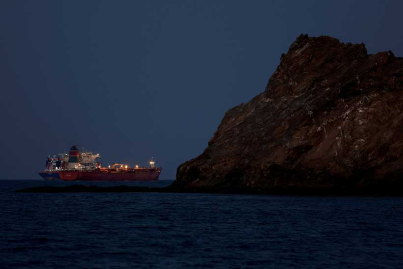 ΗΠΑ–Ιράν: Η Ουάσιγκτον κερδίζει στον αέρα, η Τεχεράνη κρατά το πετρέλαιο σε ομηρία