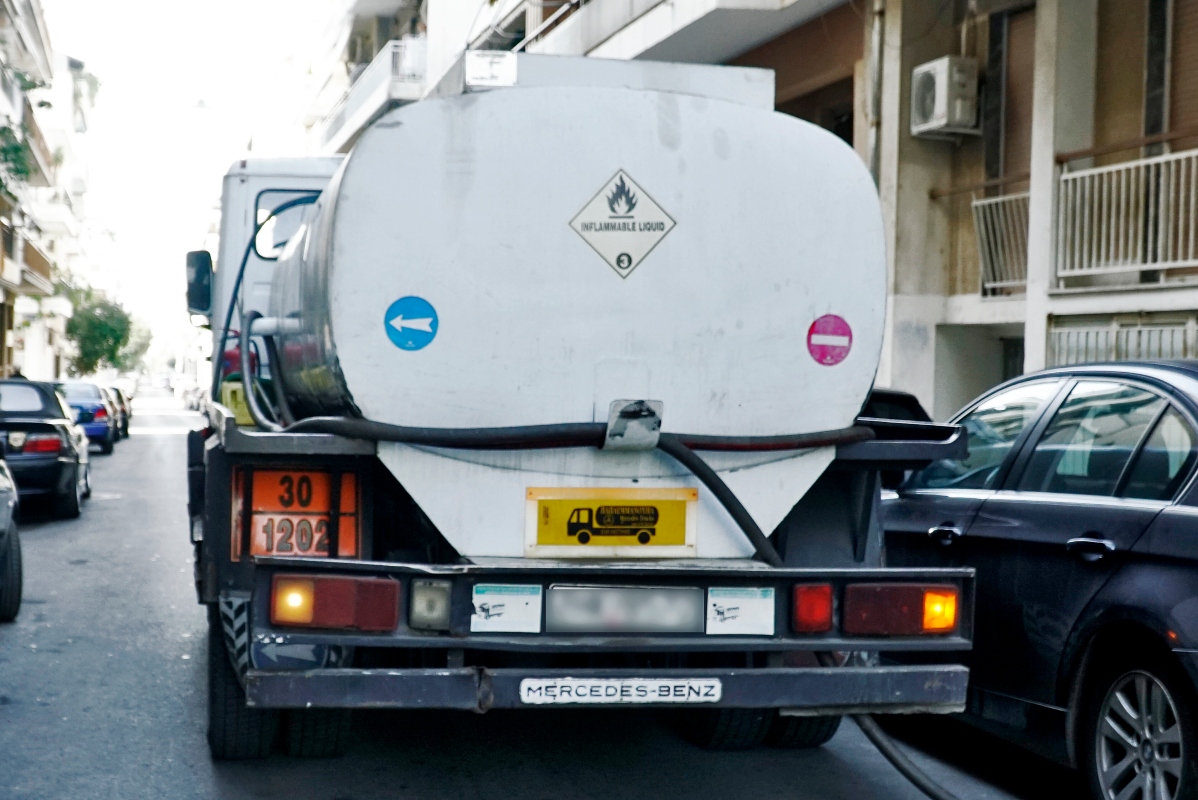 Βυτιοφόρο άδειαζε επικίνδυνα λύματα σε αγωγό ομβρίων στον Κηφισό – Τρεις συλλήψεις