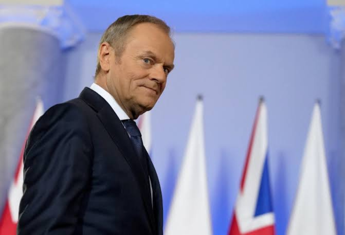 Τουσκ κατά Τραμπ για Ζελένσκι: «Όποιος κατηγορεί την Ουκρανία κάνει δώρο στον επιτιθέμενο»
