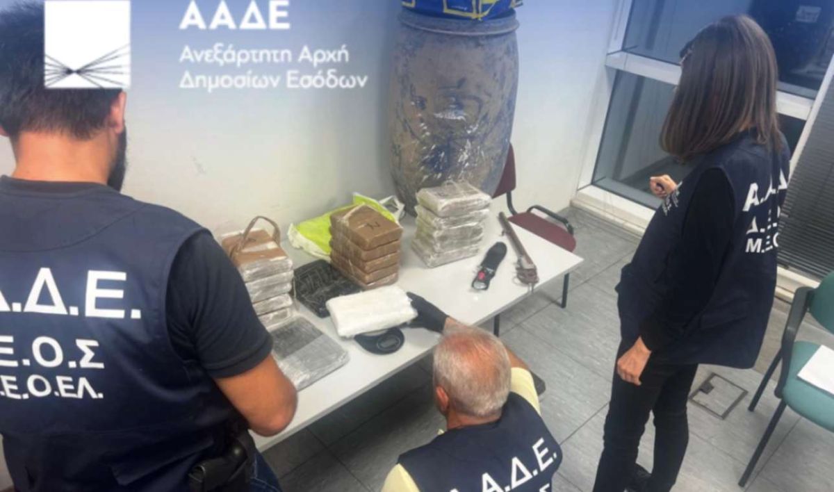 ΑΑΔΕ: Εντοπίστηκαν άλλα 26,8 κιλά κοκαΐνης από το ίδιο κύκλωμα – Κρυμμένα σε γιαπί στην Αττική