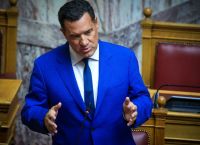 O Τσίμαρης [ΠΑΣΟΚ] ρωτά για τα καινοτόμα φάρμακα – Άδωνις: «Κανένας ασθενής χωρίς θεραπεία»