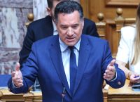 Άδωνις για Τσίπρα: «Το μεσαίο του όνομα είναι “Εντιμότητα”» – Η μαρτυρία για τη μαύρη βαλίτσα