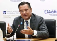 Άδωνις: Δεν είναι το MEGA, η Καρυστιανού ή το ξυλόλιο–«Οι κομπογιαννίτες μάς ενοχλούν μόνο όπου συμφέρει;»