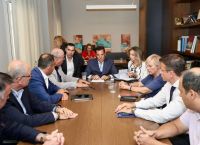Ο Άδωνις ανοίγει όλα τα χαρτιά με τους γιατρούς: Δύο ώρες στο τραπέζι με τον ΙΣΘ πριν τη ΔΕΘ