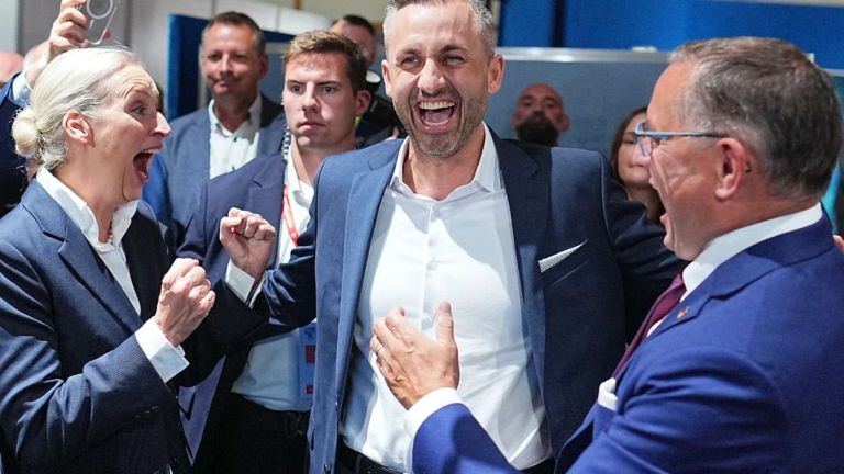 Ιστορικός θρίαμβος για το ακροδεξιό AfD σε Σαξονία-Άνχαλτ: Πρώτη δύναμη με 44,5% σύμφωνα με το exit poll