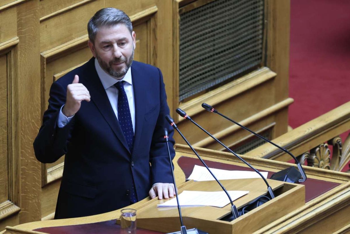 Ανδρουλάκης στη Βουλή: «Χέρσα χωράφια και έρημα χωριά το έργο της ΝΔ»–«Μειώστε τώρα τον φόρο στα καύσιμα»