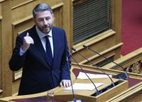 Ανδρουλάκης στη Βουλή: «Χέρσα χωράφια και έρημα χωριά το έργο της ΝΔ»–«Μειώστε τώρα τον φόρο στα καύσιμα»