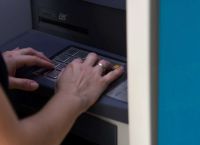 Επίδομα 400 ευρώ: Πότε μπαίνουν τα χρήματα – Ποιοι είναι οι δικαιούχοι και τι πρέπει να γνωρίζουν