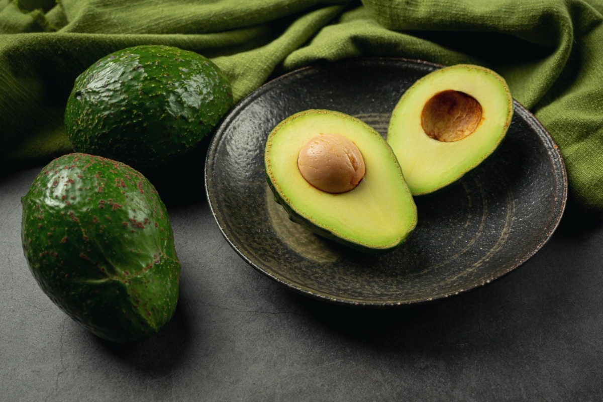«Avocado hand»: Γιατί το κόψιμο ενός αβοκάντο μπορεί να γίνει επικίνδυνο
