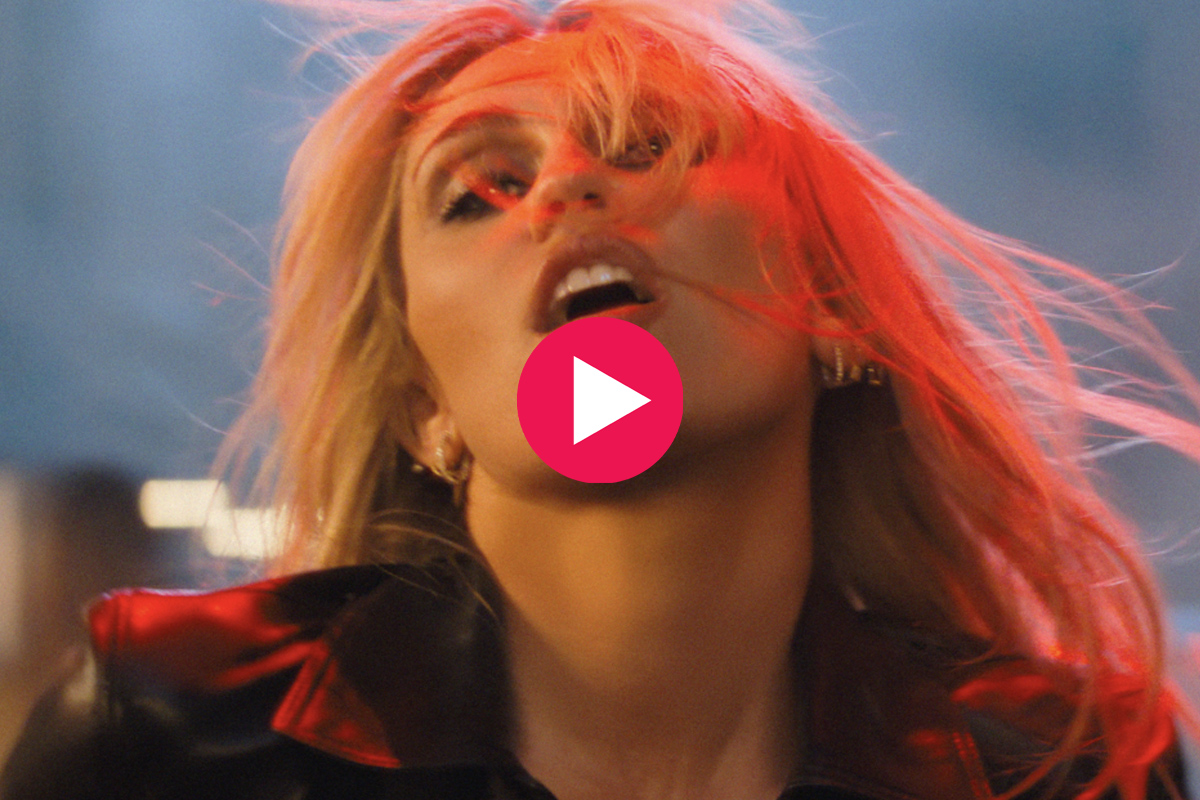 Η Miley επιστρέφει με το «Bass Persuades» και νέο pop σύμπαν