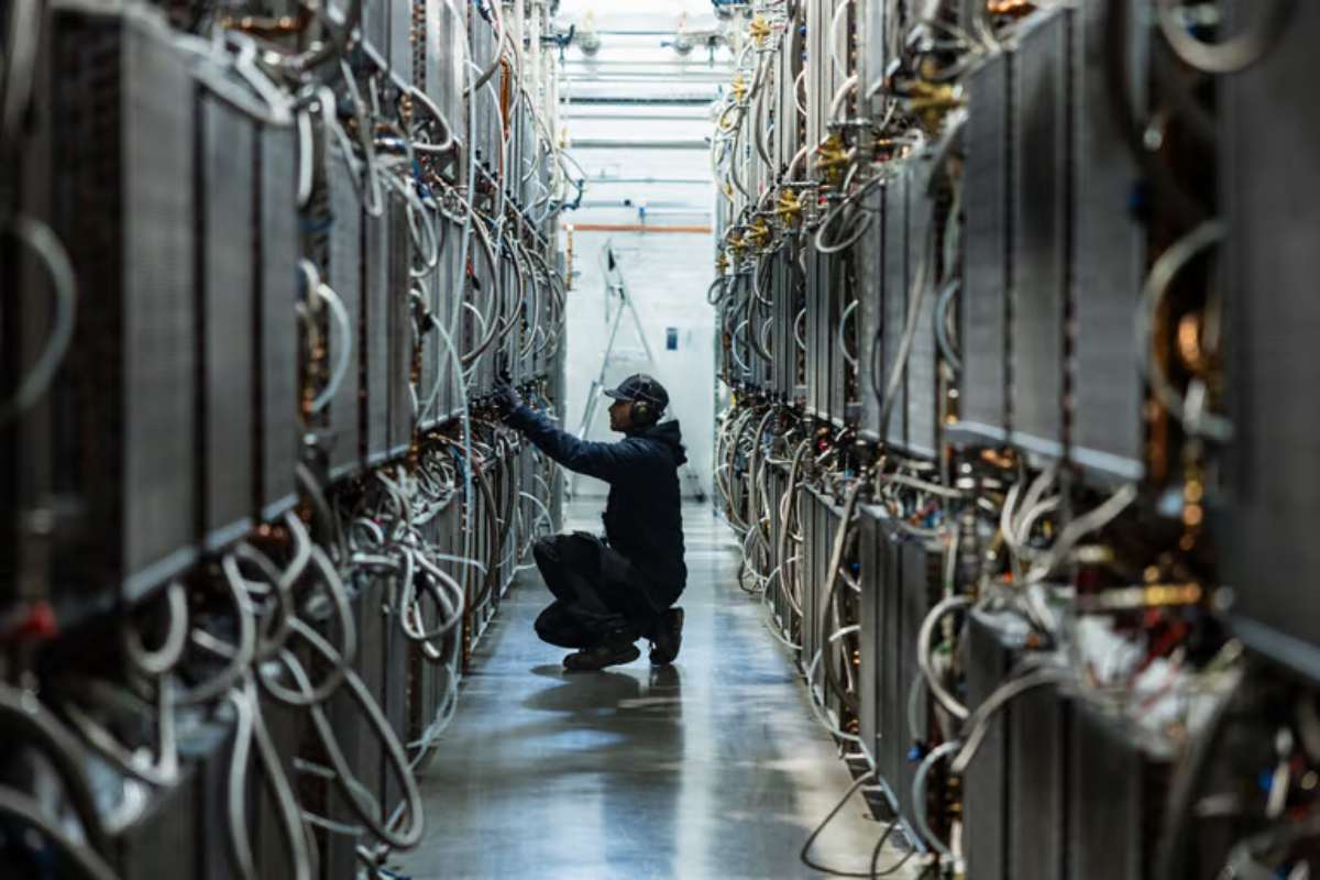 Η Ευρώπη χτίζει data centers στα τυφλά; Καταγγελία στην Κομισιόν για «κρυφή» κατανάλωση ρεύματος και νερού