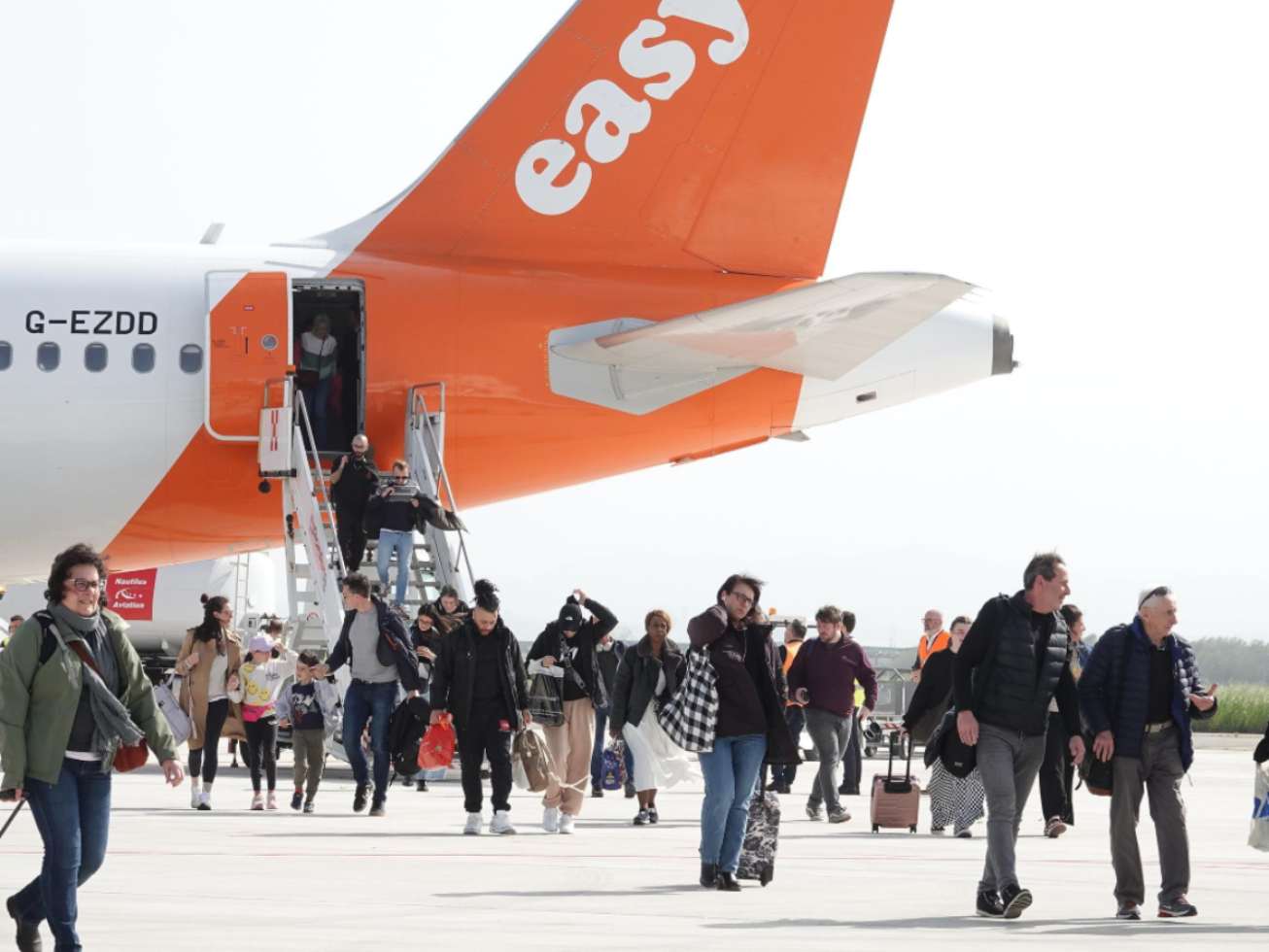 Μαλπένσα: Καπνοί από power bank σε πτήση της easyJet–Εκκένωση αεροσκάφους,προσωρινό κλείσιμο του αεροδρομίου