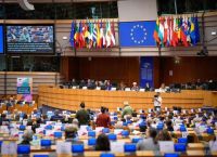 Βρυξέλλες προς Αθήνα: Οι «κίτρινες κάρτες» που δείχνουν το πραγματικό πρόβλημα της Ελλάδας με την Ευρώπη