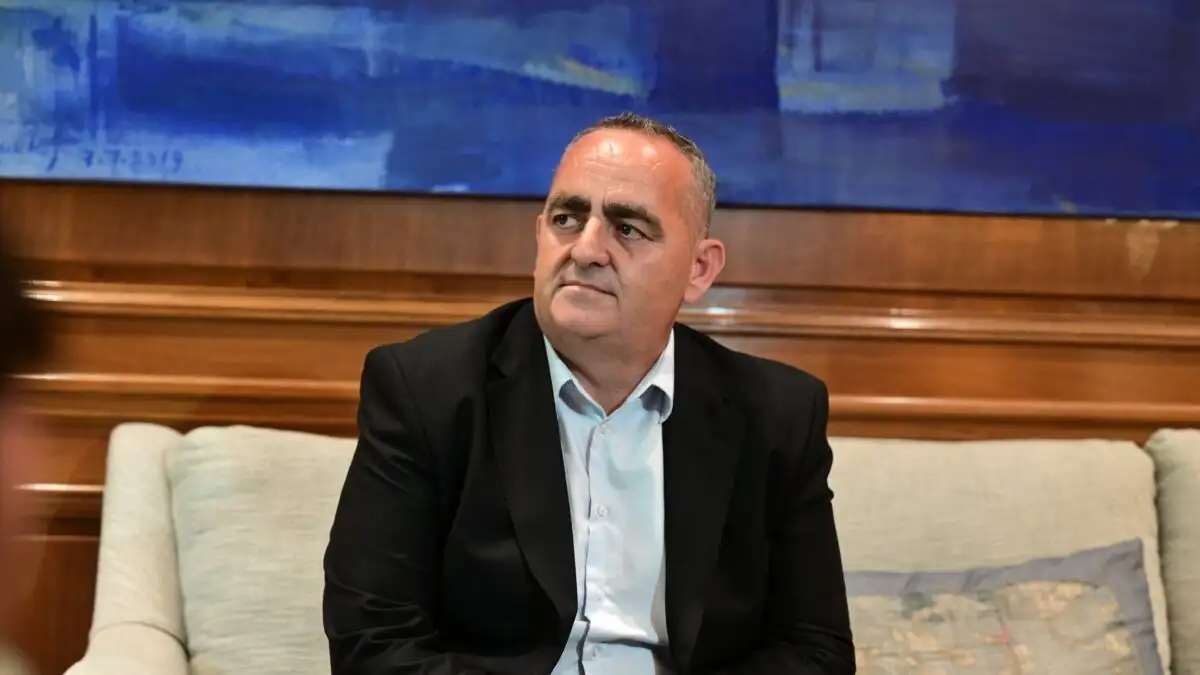 ΠΑΣΟΚ κατά ΝΔ: Ο Μπελέρης εκθειάζει τον Κασιδιάρη και ο Μπεκίρης  συναντήθηκε με συνομιλητή του