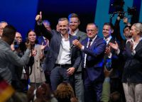 Σοκ στη Γερμανία: Το AfD στο 43,8% αλλάζει το παιχνίδι στην Ευρώπη – Πανηγυρίζει ο Όρμπαν
