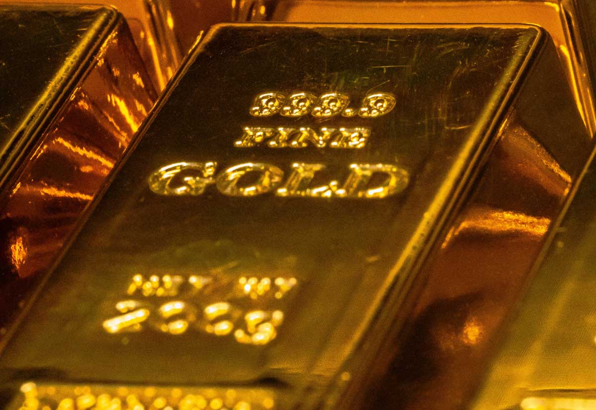 Κεντρικές τράπεζες «φορτώνουν» χρυσό ενώ η τιμή πέφτει 20% – Βλέπουν αποδολαριοποίηση που η αγορά αγνοεί;