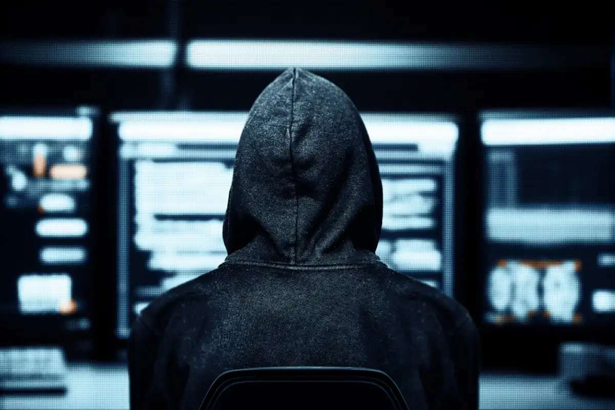 «Χτυπήσαμε το FBI»: Χάκερ ισχυρίζονται ότι έκλεψαν στοιχεία χιλιάδων πρακτόρων – Το Γραφείο ερευνά παραβίαση