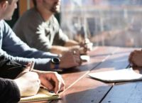 ΔΥΠΑ: Έως 1.072 ευρώ τον μήνα για νέους έως 29 ετών – Ποιοι μπορούν να τα πάρουν