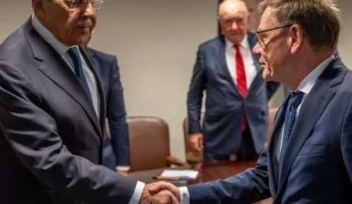 Βερολίνο–Μόσχα ξανά στο ίδιο τραπέζι: Το μυστήριο με Λαβρόφ και η προειδοποίηση «μπορούμε να απαντήσουμε»