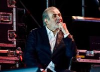 Συγκίνησε ο Λαζόπουλος:«Ήθελα να δώσω στη γυναίκα μου θέση στη δική μου ιστορία»–Τα λόγια που συγκλόνισαν